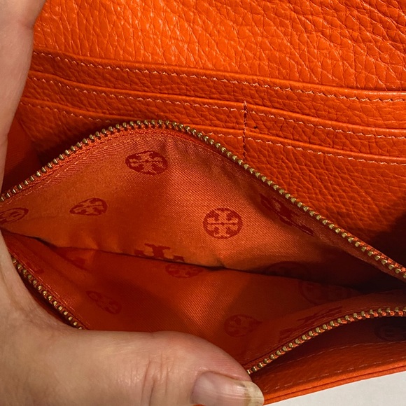 Tory Burch Bold Orange Leather Wallet - Picture 5 of 9
